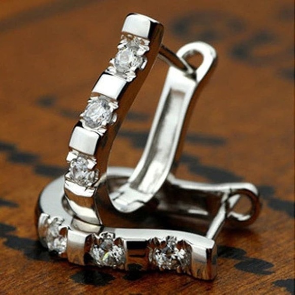 💕Minimalist Petite 925 Sterling Silver Diamond C Hoop Horseshoe Earrings - Picture 3 of 17